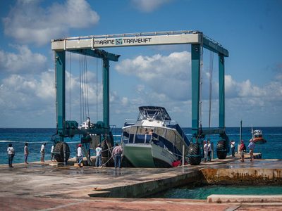 Se hunde embarcación con 95 turistas alemanes en Cozumel (Videos)