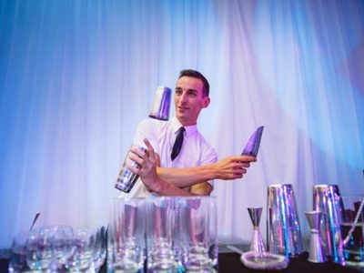 Bartenders y sommeliers entrenan en cuarentena: el show debe continuar