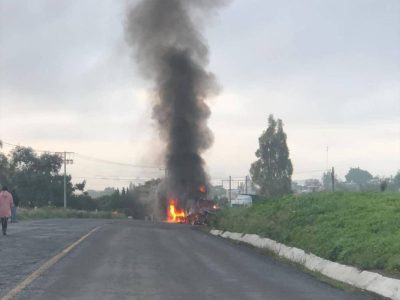 Vinculan a proceso a tres normalistas por la quema de un vehículo en Michoacán