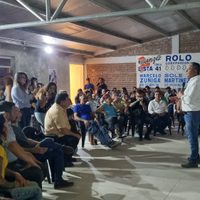 Figueroa, Peláez y candidatos de la lista 41 escucharon a vecinos de Valentina Sur mientras mateaban