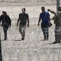 Una pieza clave de la política migratoria de Biden llega a la corte