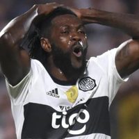 El nuevo capítulo de la conflictiva novela entre Olimpia y Adebayor