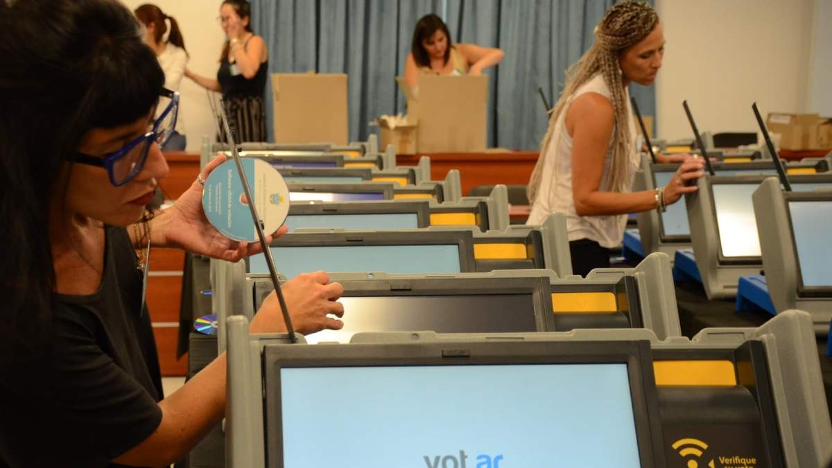 Para el referéndum se utilizará la boleta única electrónica. Fuente: (Twitter)