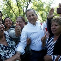En feudo de los Moreira, Meade llena de elogios al gobierno del priista Riquelme