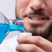 El enjuague bucal está re caro, así lo podés hacer en casa usando solo 4 productos