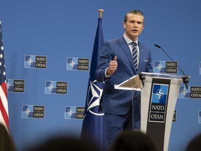 El jefe del Pentágono avisa a Europa que la presencia militar de EU "no durará para siempre"