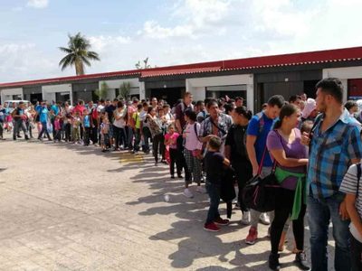 Aseguran a 132 migrantes que se habían escondido en un motel de Tabasco