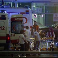 Suman ya 31 muertos por ataque suicida en aeropuerto de Estambul