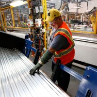 ¡Desesperados por la crisis! Los industriales le piden al Gobierno una millonaria línea de créditos