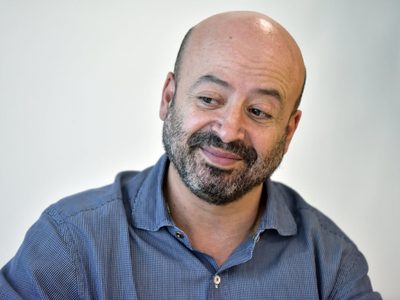 Renato Sales se une al “Ya basta”, carta en solidaridad con María Amparo Casar