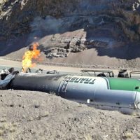 El tránsito sigue interrumpido en la ruta 237 tras el accidente entre un camión con gas inflamable y un auto Fiat Palio