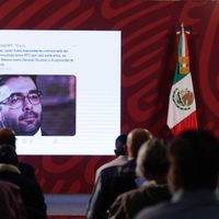 AMLO reprocha que AT&T contrató a extitular del IFT