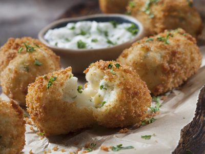Bolitas de queso: poné la pava y hacé esta receta facilísima para acompañar con unos buenos mates