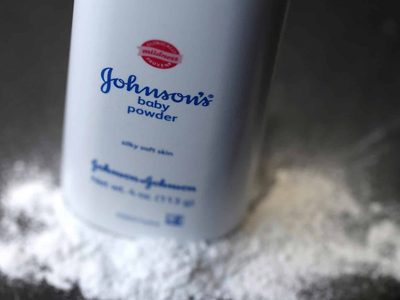 Johnson & Johnson suspenderá en todo el mundo la venta de su talco para 2023, tras años de denuncias