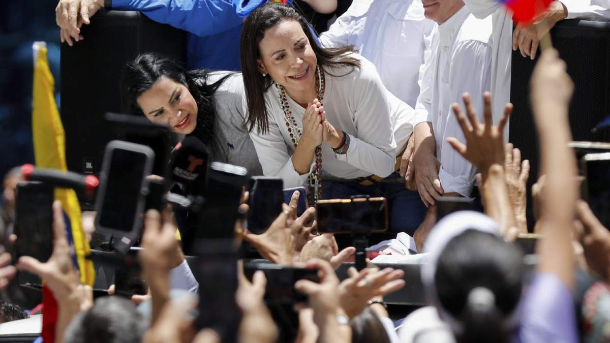 María Corina Machado lidera la protesta contra la reelección del presidente Nicolás Maduro