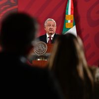 AMLO al INE: se rayaron con el presupuesto, sí les alcanza para elección y consulta
