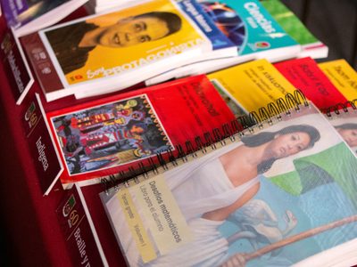 La Iglesia cuestiona modificación de libros de texto: no tiene fundamento, dice