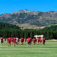 La pasión no tiene límites: cientos de hinchas corrieron con el plantel de River a lo largo de La Ruta 40