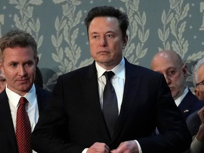 Juego "Cards Against Humanity" presenta demanda contra SpaceX por invasión de propiedad en Texas
