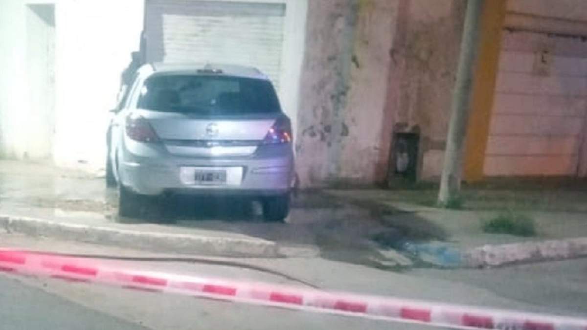 Un auto chocó contra una veterinaria. Fuente: (Cutral Co al Instante)