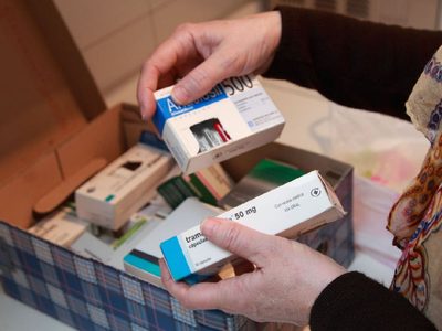 Recolectá todas las cajas de remedios que tenés a mano y mirá cómo podés organizar tu alacena en segundos