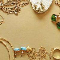 Con 4 ingredientes: el trucazo para dejar tus joyas de fantasía como si recién las estrenaras