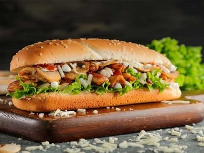 Sánguches de pollo y queso cheddar en tiempo récord: fáciles de hacer para resolver el almuerzo o cena
