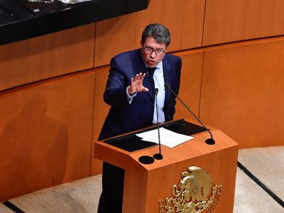 Monreal busca retrasar la entrada en vigor de la reforma que regula el outsourcing