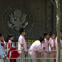 EU reanuda visas para estudiante, pero exige acceso a cuentas de redes sociales