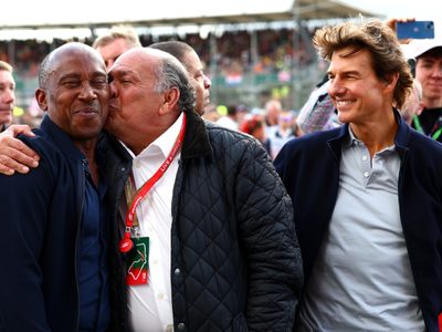 Tom Cruise felicitó al papá de "Checo" Pérez por segundo lugar en GP de Gran Bretaña (Video)
