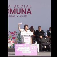 Brugada entregó los primeros 20 mil vales del programa Mercomuna