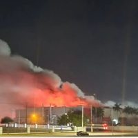 Tres bomberos mueren mientras atendían incendio en maquiladora Spellman en Matamoros