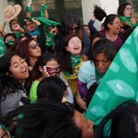 Feministas celebran la reforma que despenaliza el aborto en Oaxaca