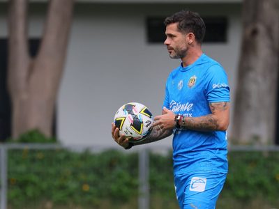 ´Bofo´ Bautista arremete contra Gago tras abandonar a las Chivas: “Eres un mercenario” (Video)