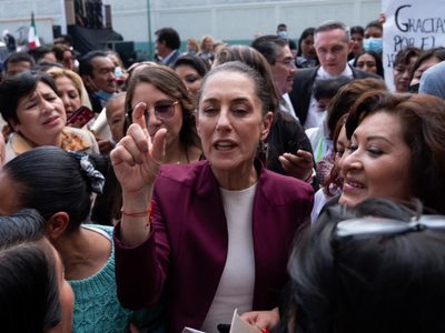 "Marcharon los mapaches defendiendo al INE": Sheinbaum; corrige cifra de Batres