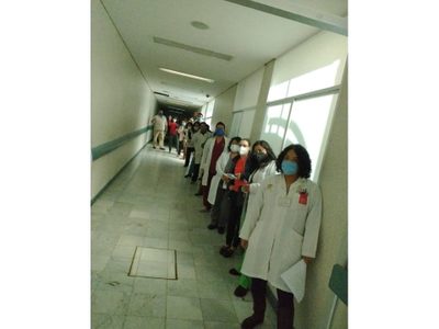 Personal de hospital denuncia encierro para frenar quejas por vacuna en Edomex