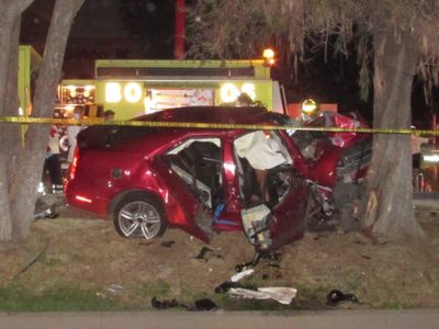 Mueren tres tripulantes de un Cadillac al chocar contra un árbol en Morelia