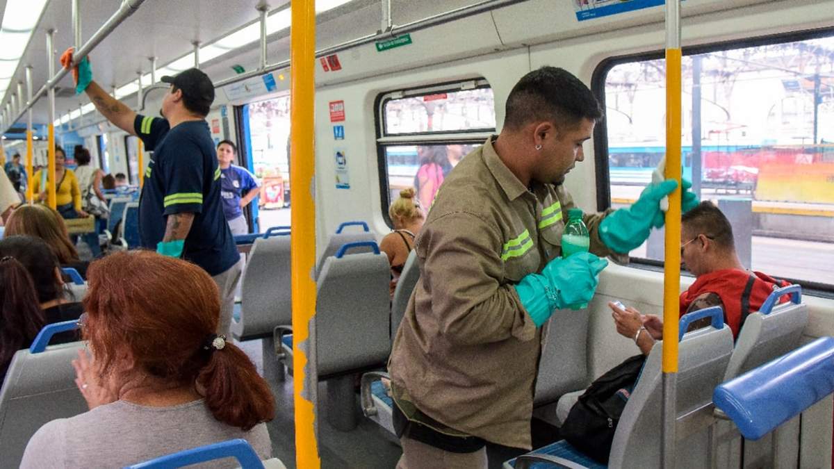 El transporte público sirve como foco de contagios. Fuente: (Twitter)