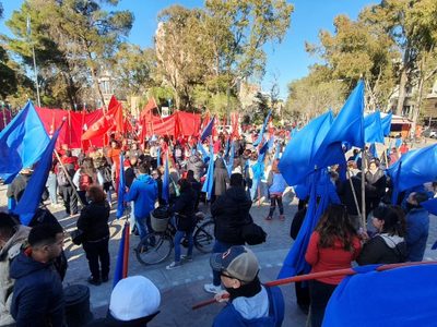 En una masiva movilización en Neuquén capital se repudió el atentado a Cristina Fernández