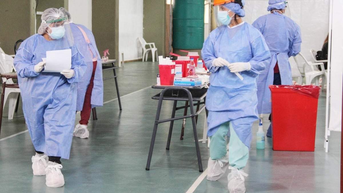 Agentes de Salud en los operativos de testeos en Neuquén. Fuente: (Twitter)
