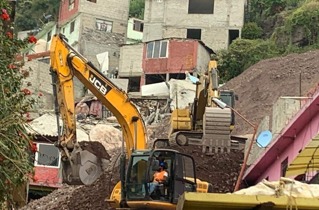 Maniobras de demolición a pie de cerro