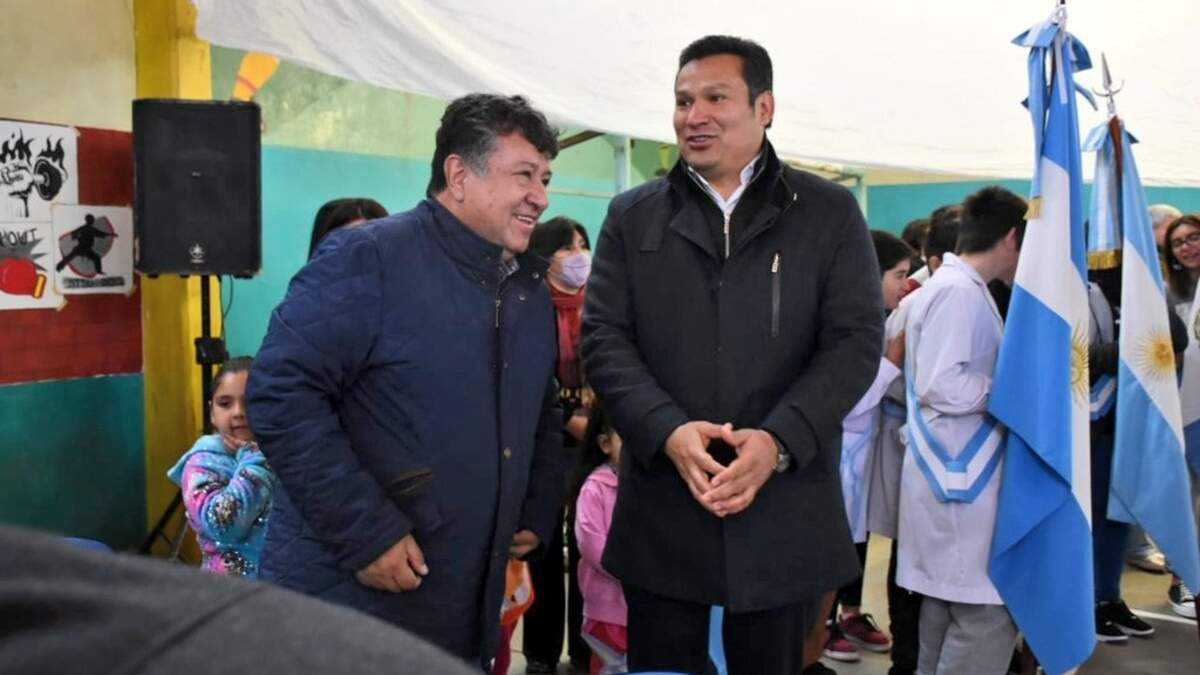 Hugo Gutiérrez (izquierda) busca avanzar con las gestiones para la creación del centro medico. Fuente (Twitter).