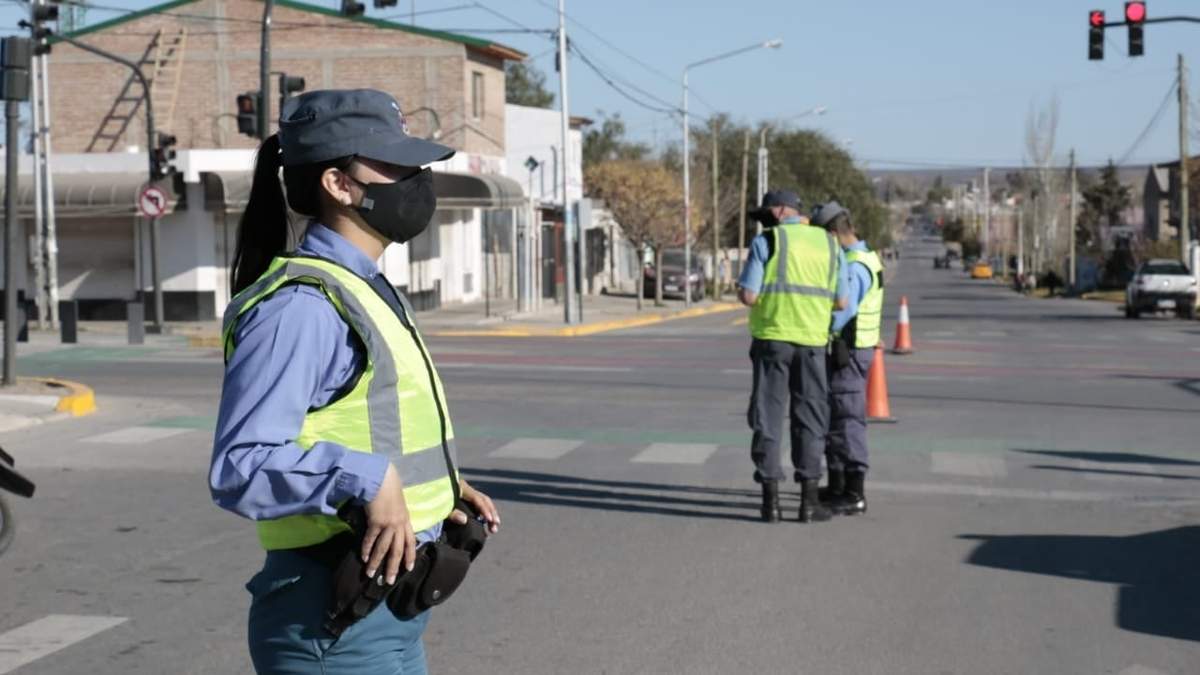 Operativo policial de tránsito en el oeste neuquino. Fuente: (Twitter)