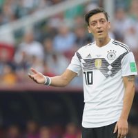La decisión más polémica de Mesut Ozil en tiempos de coronavirus