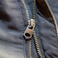 Si se rompió el cierre de tu campera favorita no te preocupes: mirá cómo arreglarlo sin coser y en menos de 5 minutos