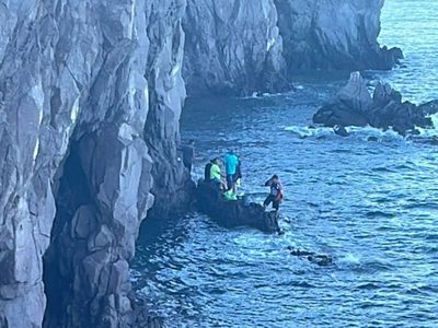 Lancha con sobrecupo vuelca en Guaymas; hay 8 familiares muertos