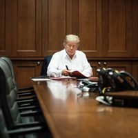 Trump acusa al FBI de "robar" sus pasaportes durante la redada en su mansión de Mar-a-Lago