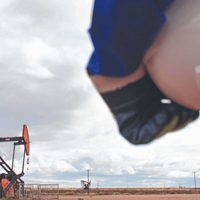 Petróleo en Chubut: Jorge Ávila anunció la subida de 7 equipos en áreas operadas por YPF