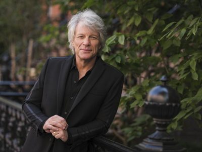 Bon Jovi salva a una mujer de saltar de un puente peatonal en Nashville (Video)