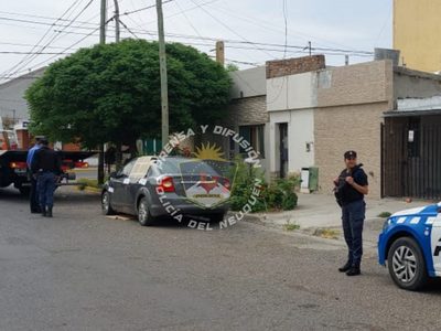 Tres detenidos por intentar robar la rueda de una camioneta en el Paseo de la Costa